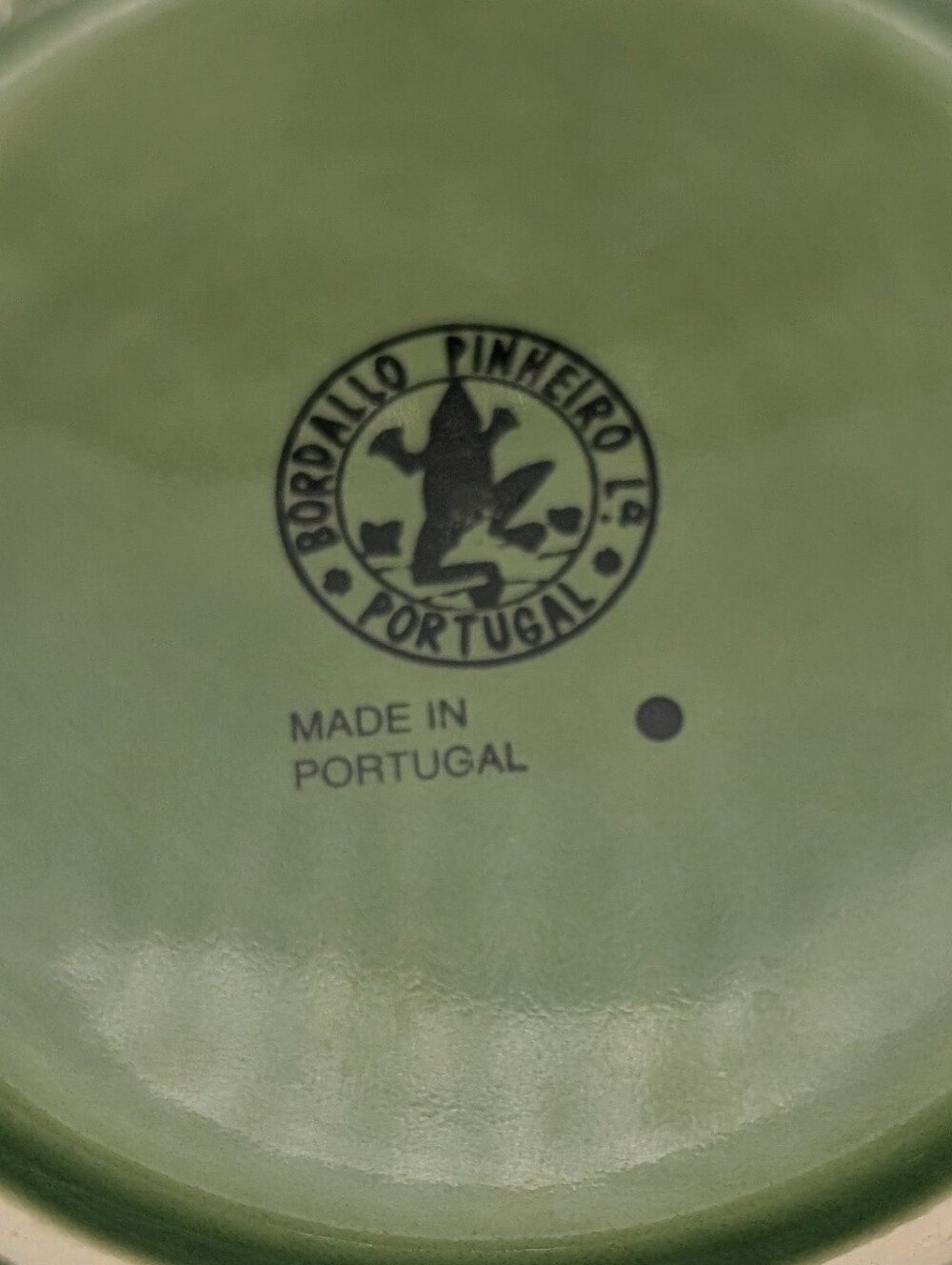 Vintage Bordallo Pinheiro Portugal Frog Service Ceramic Plates - Set Of 2 - Picture 4 of 5